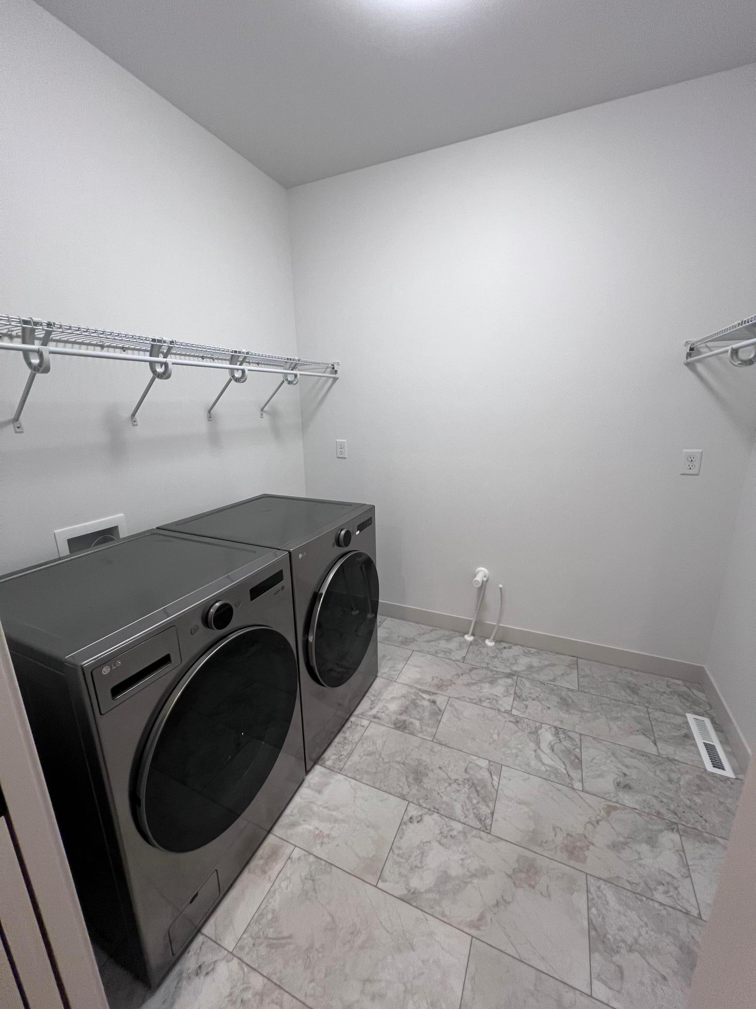 Horace, North Dakota 58047, United States, 4 Bedrooms Bedrooms, ,4 BathroomsBathrooms,Residential,Pending,223421