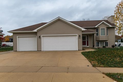 Homes For Sale - 902 Berg Boulevard<br/> Stewartville, MN 55976