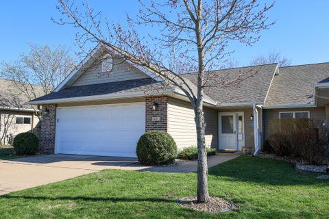 Townhouse For Sale - 611 Cherrywood Court<br/> Goodhue County, Red Wing, MN 55066