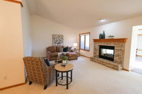 Townhouse For Sale - 611 Cherrywood Court<br/> Goodhue County, Red Wing, MN 55066