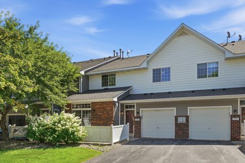 Townhouse For Sale - 17973 Cobblestone Way<br/> Hennepin County, Eden Prairie, MN 55347