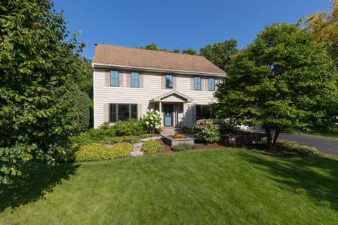 Homes For Sale - 9017 Larkspur Lane<br/> Eden Prairie, MN 55347