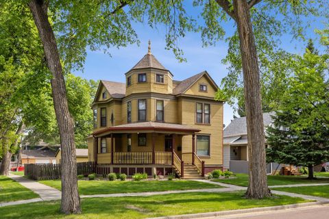 Homes For Sale - 1121 4th Avenue<br/> Cass County, Fargo, ND 58103
