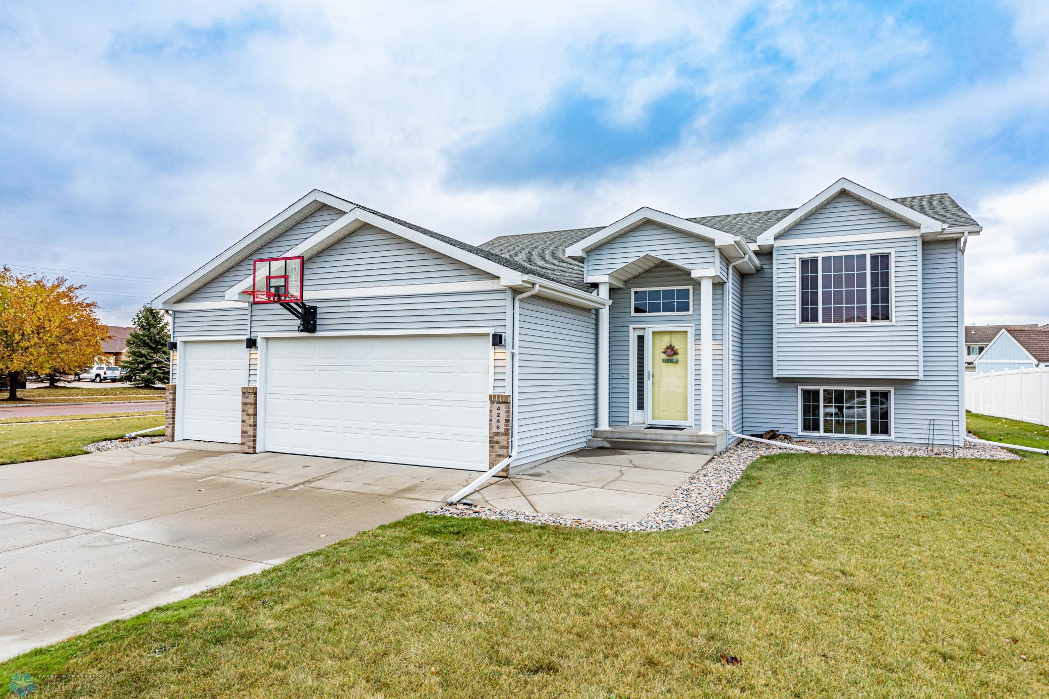 Fargo, North Dakota 58104, United States, 4 Bedrooms Bedrooms, ,3 BathroomsBathrooms,Residential,Active,86463