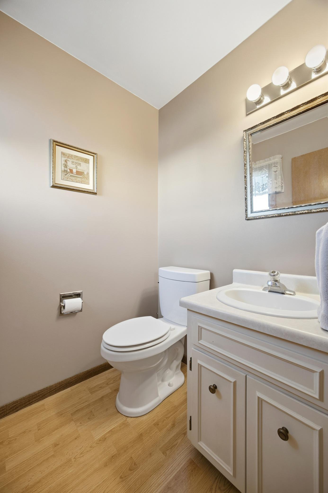 Moorhead, Minnesota 56560, United States, 2 Bedrooms Bedrooms, ,2 BathroomsBathrooms,Residential,Active,242829