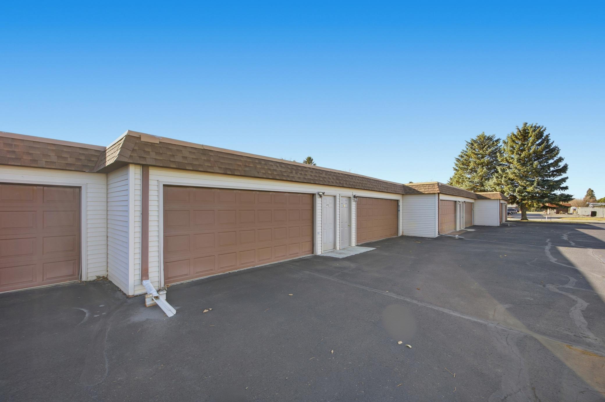 Moorhead, Minnesota 56560, United States, 2 Bedrooms Bedrooms, ,2 BathroomsBathrooms,Residential,Active,242829