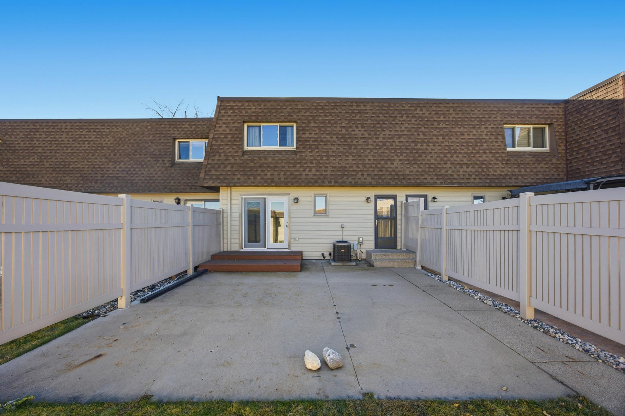 Moorhead, Minnesota 56560, United States, 2 Bedrooms Bedrooms, ,2 BathroomsBathrooms,Residential,Active,242829