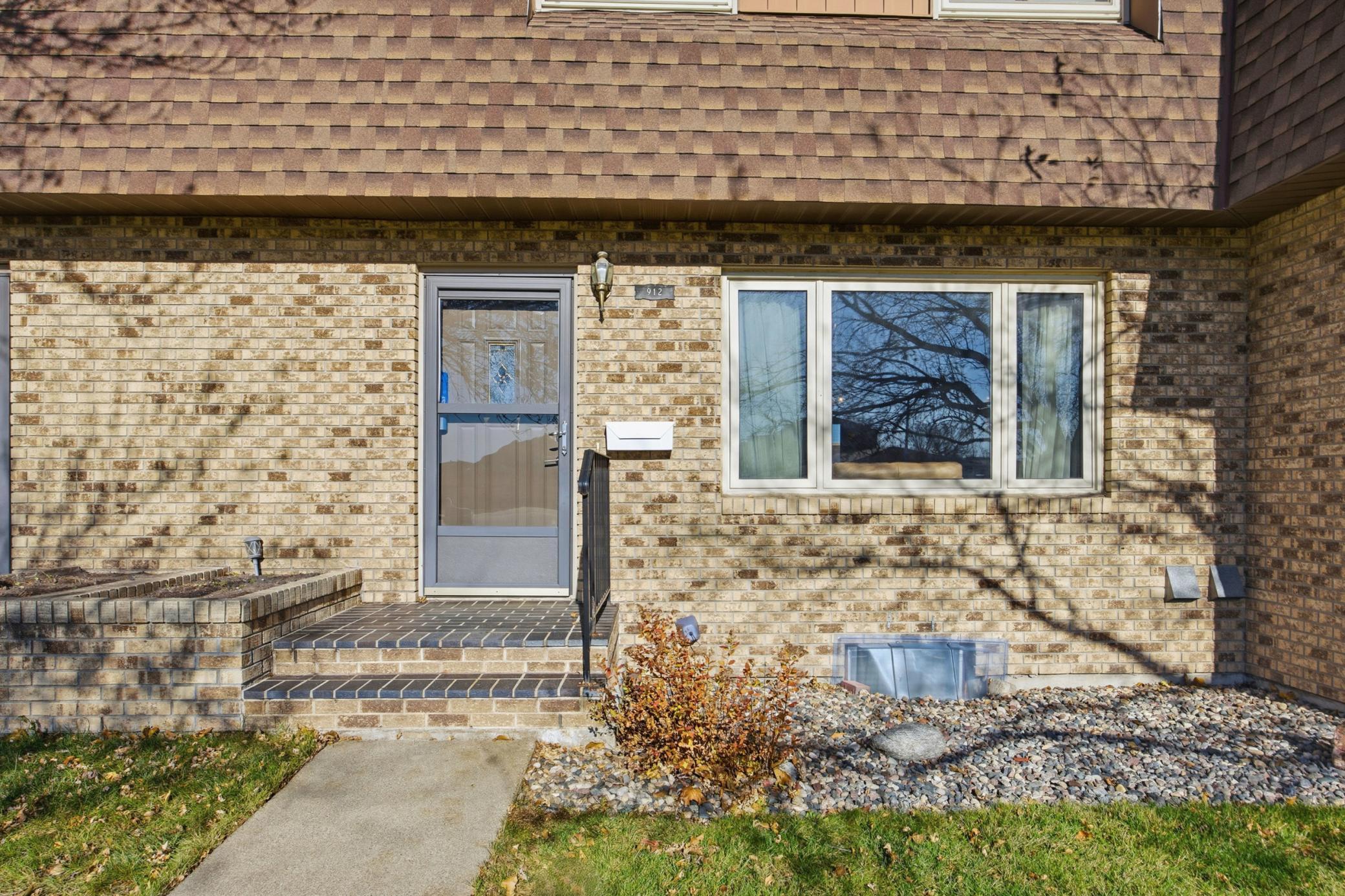 Moorhead, Minnesota 56560, United States, 2 Bedrooms Bedrooms, ,2 BathroomsBathrooms,Residential,Active,242829