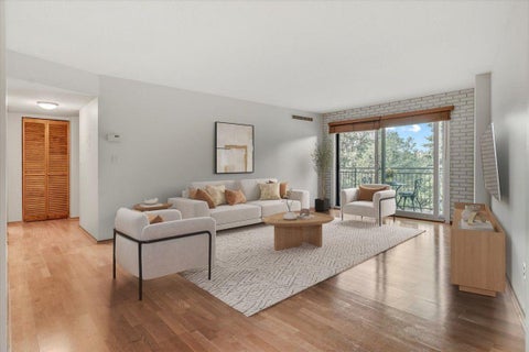 Condo For Sale - 210 W Grant Street<br/> Hennepin County, Minneapolis, MN 55403