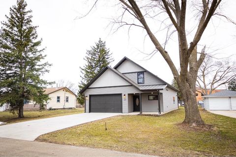 Homes For Sale - 1609 25th Street<br/> Rochester, MN 55904