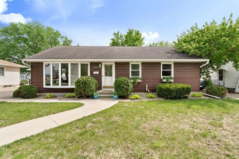 Homes For Sale - 2106 6th Avenue<br/> Austin, MN 55912