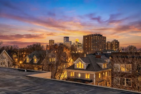 Condo For Sale - 1912 Dupont Avenue<br/> Minneapolis, MN 55403