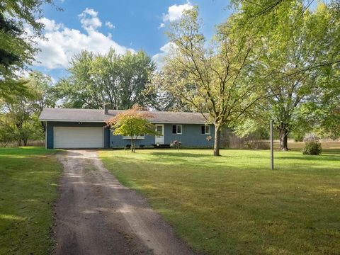 Homes For Sale - 3010 256th Avenue<br/> Isanti, MN 55040