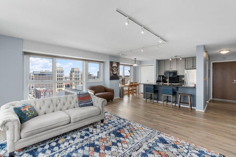 Condo For Sale - 433 S 7th Street<br/> Hennepin County, Minneapolis, MN 55415