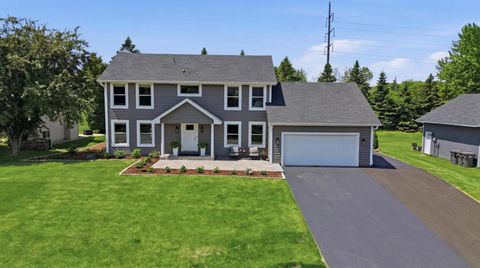 Homes For Sale - 2734 Shadow Wood Court<br/> Chaska, MN 55318
