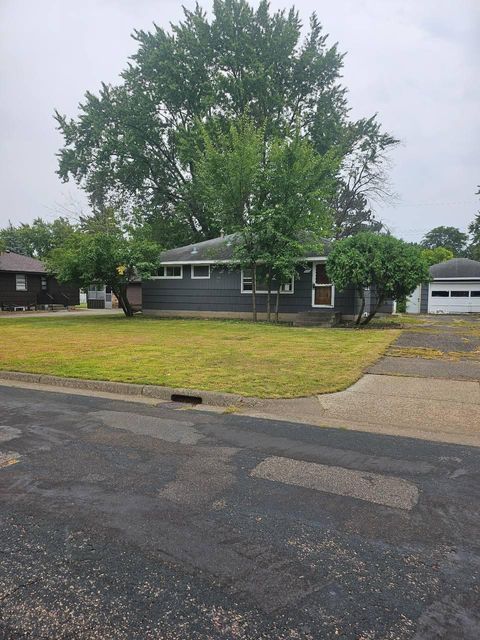 Homes For Sale - 5107 Winchester Lane<br/> Minneapolis, MN 55429