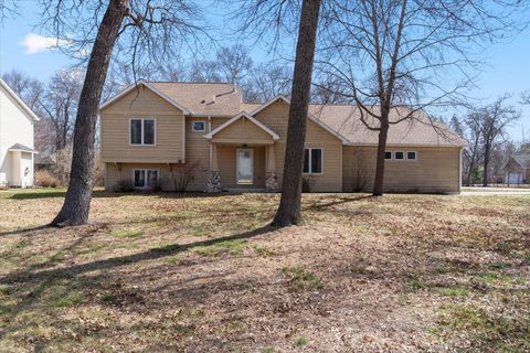 Homes For Sale - 13910 Cherrywood Drive<br/> Baxter, MN 56425