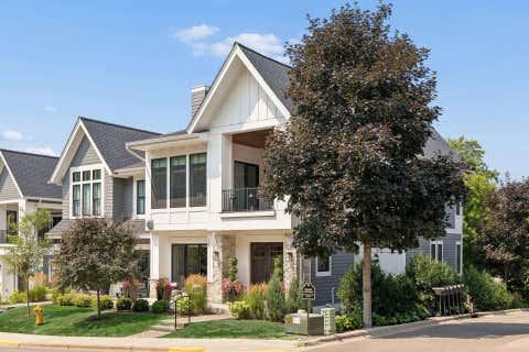 Townhouse For Sale - 207 Walker Avenue<br/> Wayzata, MN 55391