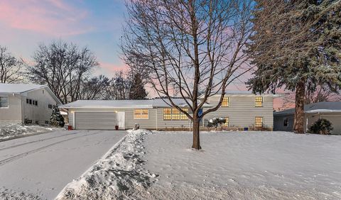 Homes For Sale - 7447 Cloman Way<br/> Inver Grove Heights, MN 55076