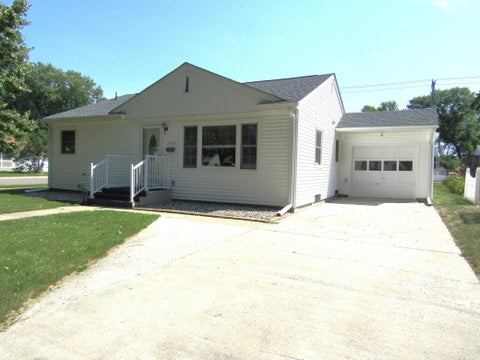 Homes For Sale - 302 S 12th Street<br/> Montevideo, MN 56265