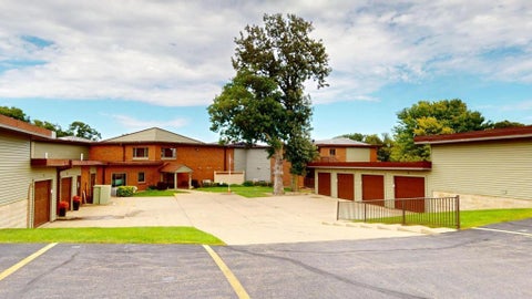 Condo For Sale - 808 Lake Chapeau Drive<br/> Albert Lea, MN 56007