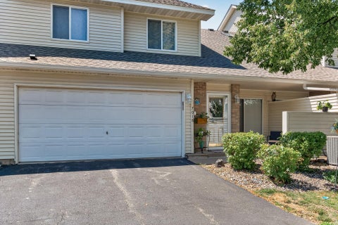 Townhouse For Sale - 7018 49th Street<br/> Washington County, Saint Paul, MN 55128