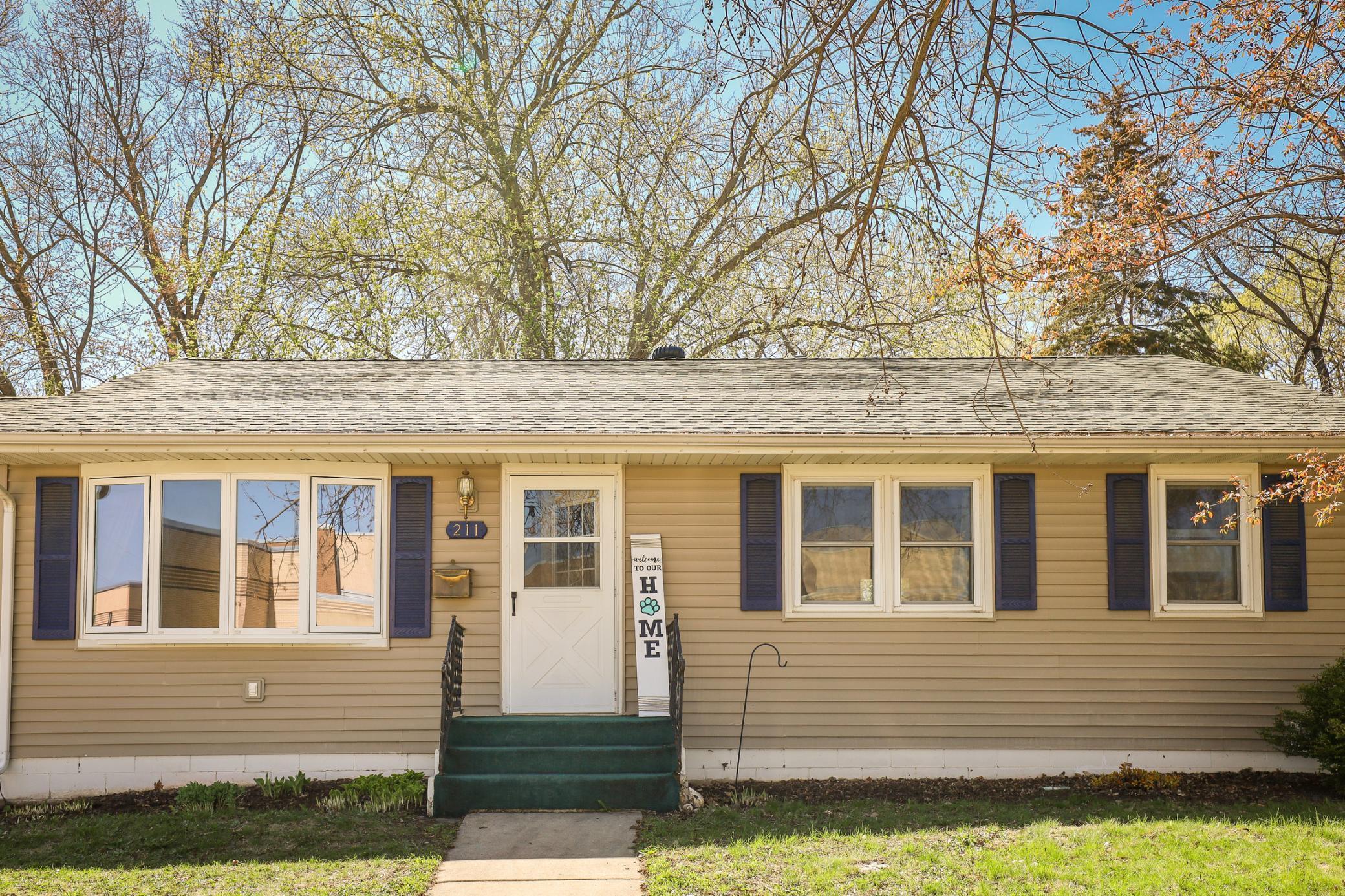 211 Beech Street, Chaska, Minnesota image 1