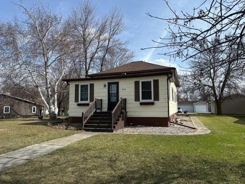 Homes For Sale - 318 2nd Street<br/> Kittson County, Hallock, MN 56728