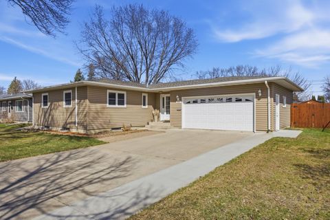 Homes For Sale - 2909 Edgewood Drive<br/> Cass County, Fargo, ND 58102