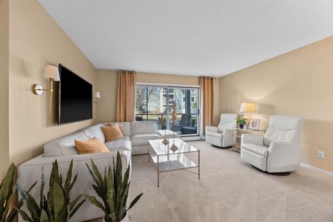 Condo For Sale - 3000 Saint Albans Mill Road<br/> Minnetonka, MN 55305