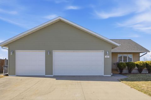 Homes For Sale - 1527 41st Avenue<br/> Clay County, Moorhead, MN 56560