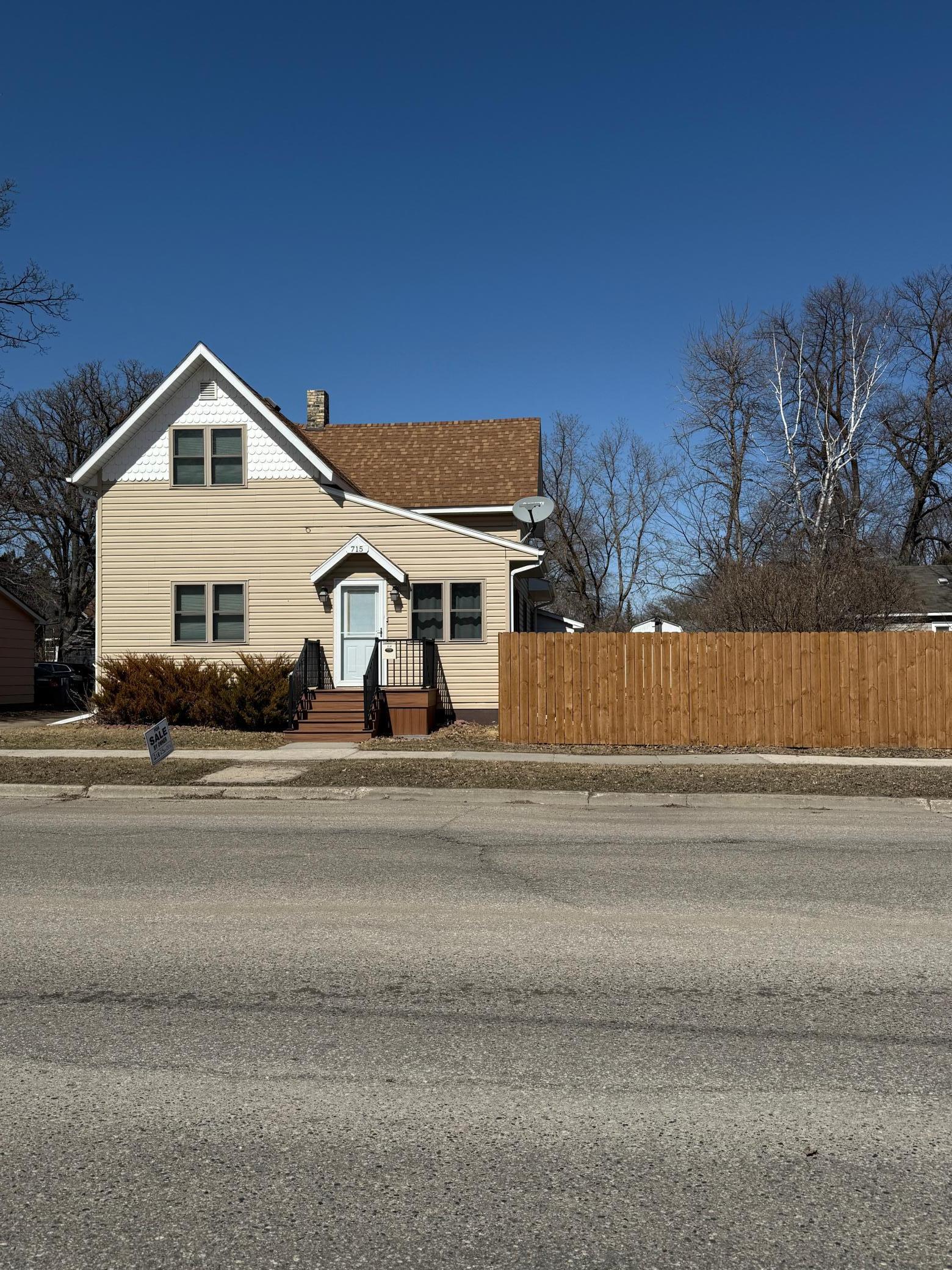 715 1st Street, Thief River Falls, Minnesota image 3