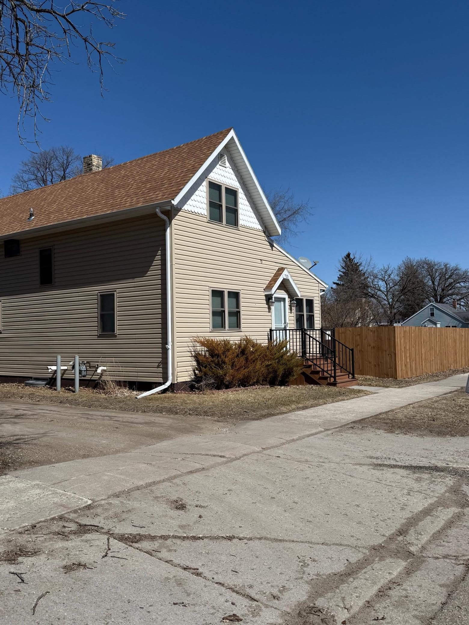 715 1st Street, Thief River Falls, Minnesota image 2