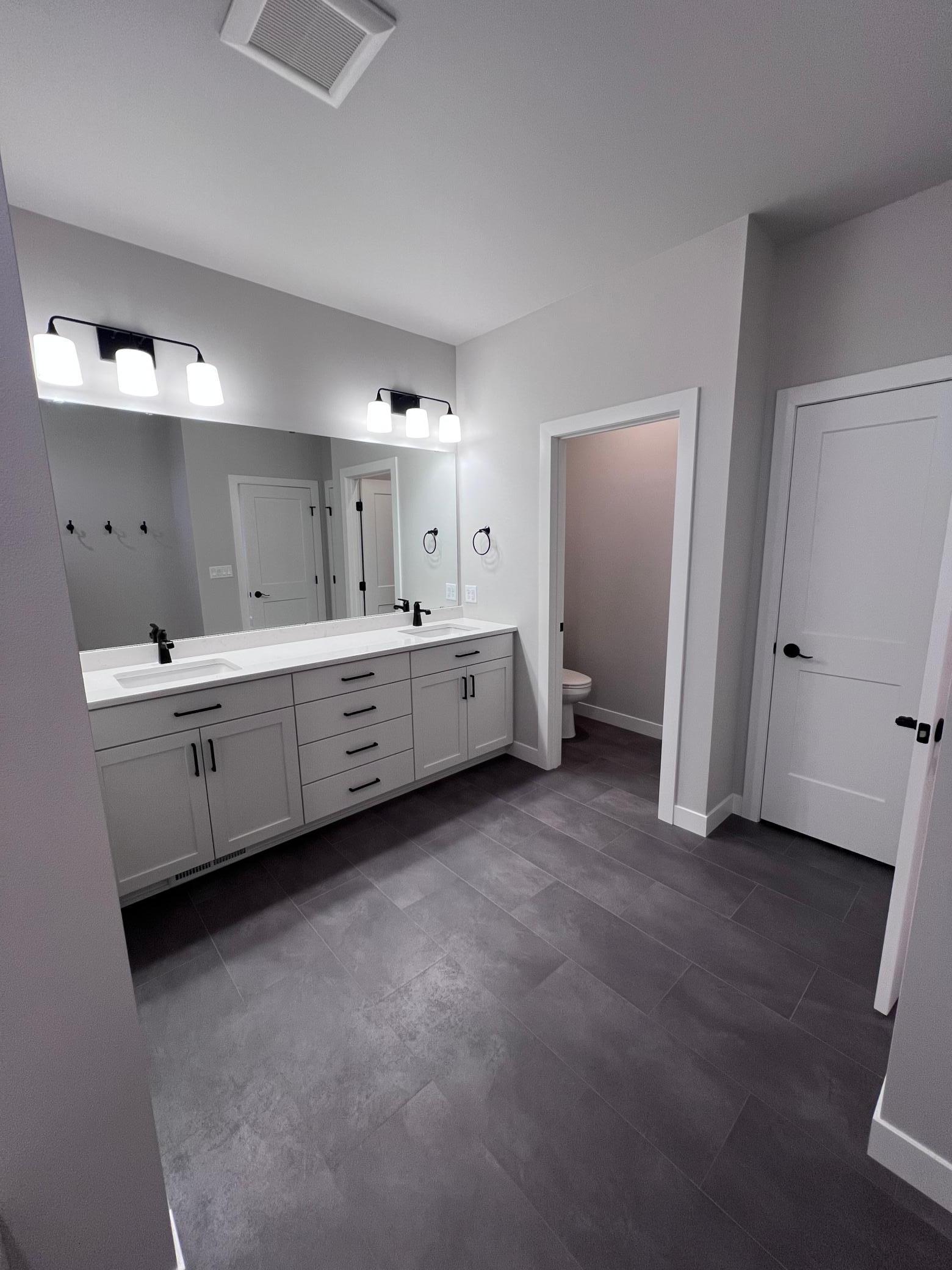 West Fargo, North Dakota 58078, United States, 2 Bedrooms Bedrooms, ,2 BathroomsBathrooms,Residential,Pending,256408