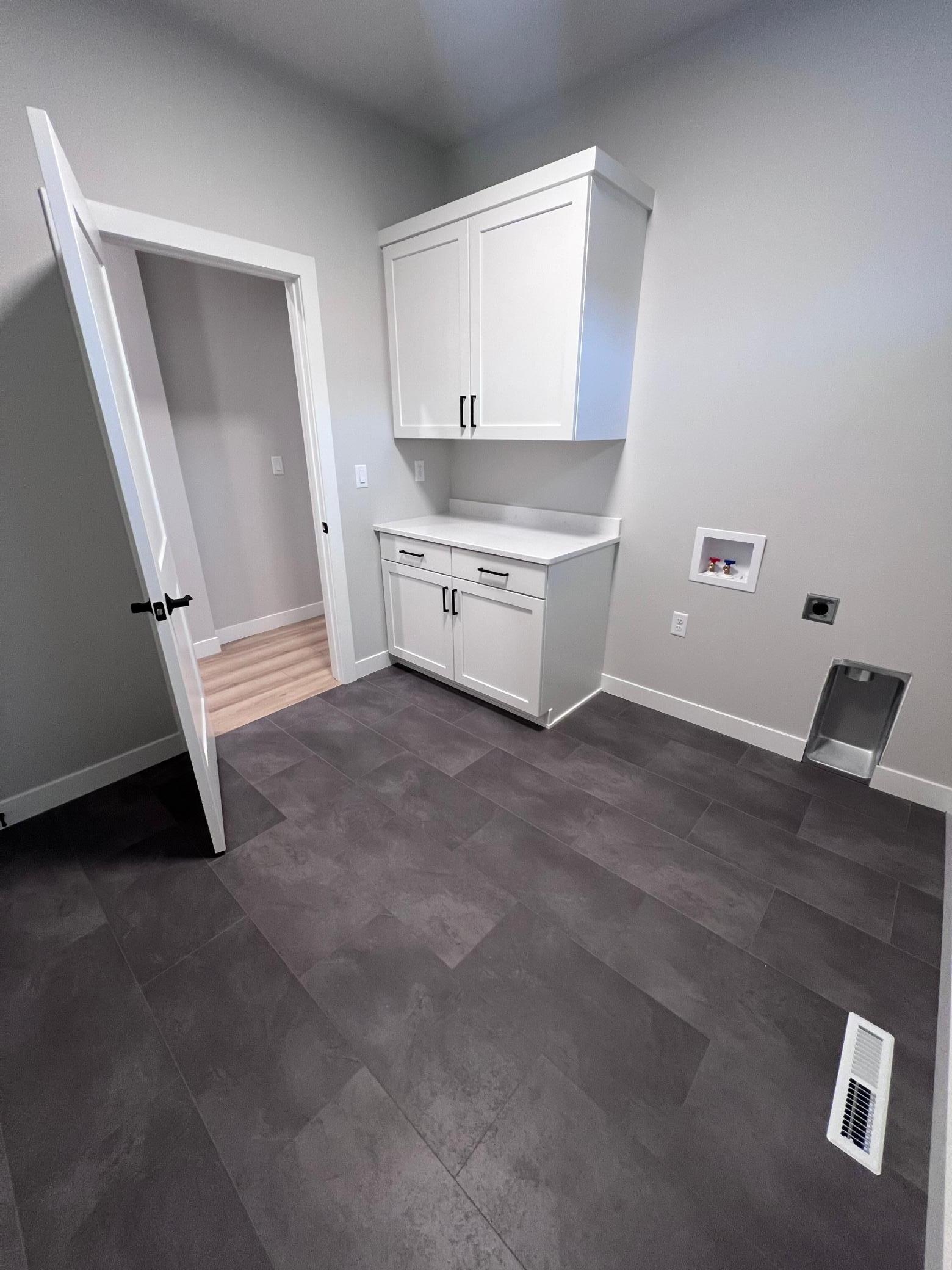 West Fargo, North Dakota 58078, United States, 2 Bedrooms Bedrooms, ,2 BathroomsBathrooms,Residential,Pending,256408