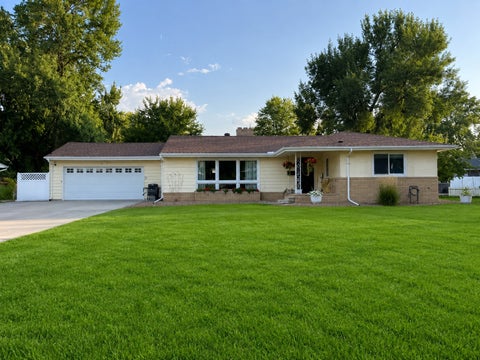 Homes For Sale - 857 3rd Street<br/> Wahpeton, ND 58075