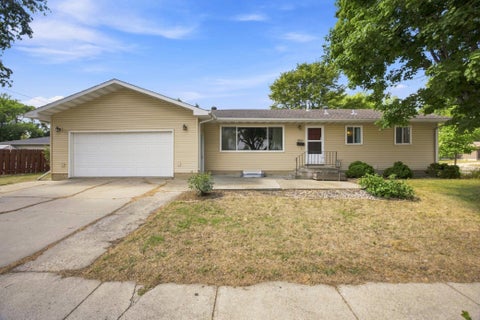 Homes For Sale - 2101 20th Street<br/> Clay County, Moorhead, MN 56560