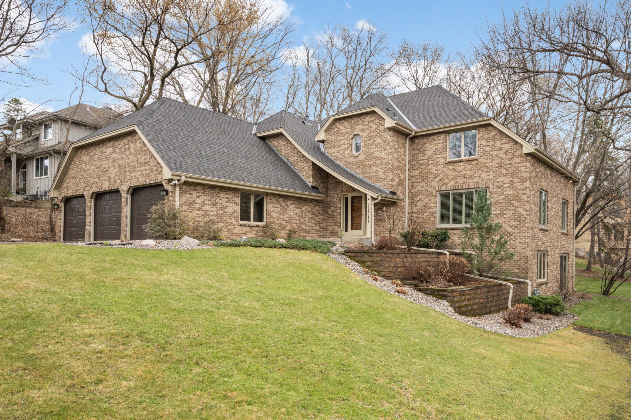 12511 Huntingdon Lane, Minnetonka, Minnesota image 3