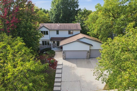 Homes For Sale - 2112 Parkwood Hills Drive<br/> Rochester, MN 55906