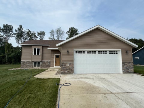 Homes For Sale - 1310 SE Greenleaf Road<br/> Steele County, Owatonna, MN 55060