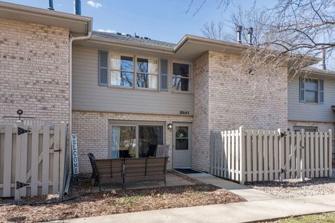 Townhouse For Sale - 18645 Clear View Court<br/> Minnetonka, MN 55345