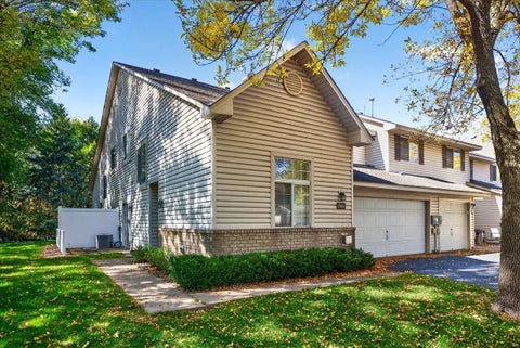 Townhouse For Sale - 2583 Lockwood Drive<br/> Eagan, MN 55120