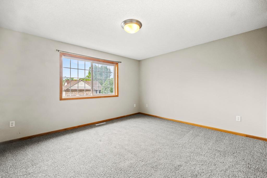 22433 Evergreen Circle, Forest Lake, Minnesota image 19