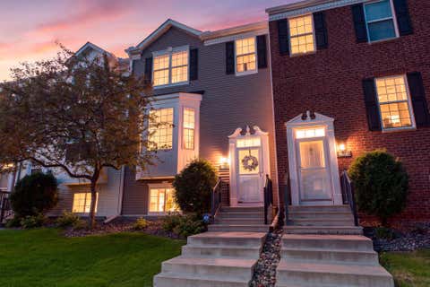 Townhouse For Sale - 4652 Woodland Avenue<br/> Shakopee, MN 55379
