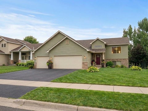 Homes For Sale - 936 Ivy Hills Road<br/> Belle Plaine, MN 56011