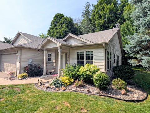 Townhouse For Sale - 10850 Woodland Drive<br/> Chisago City, MN 55013