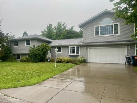 Homes For Sale - 225 Country Club Drive<br/> Lewiston, MN 55952
