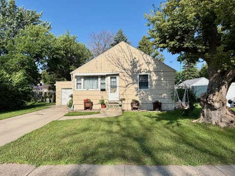 Homes For Sale - 1215 Douglas Avenue<br/> Worthington, MN 56187
