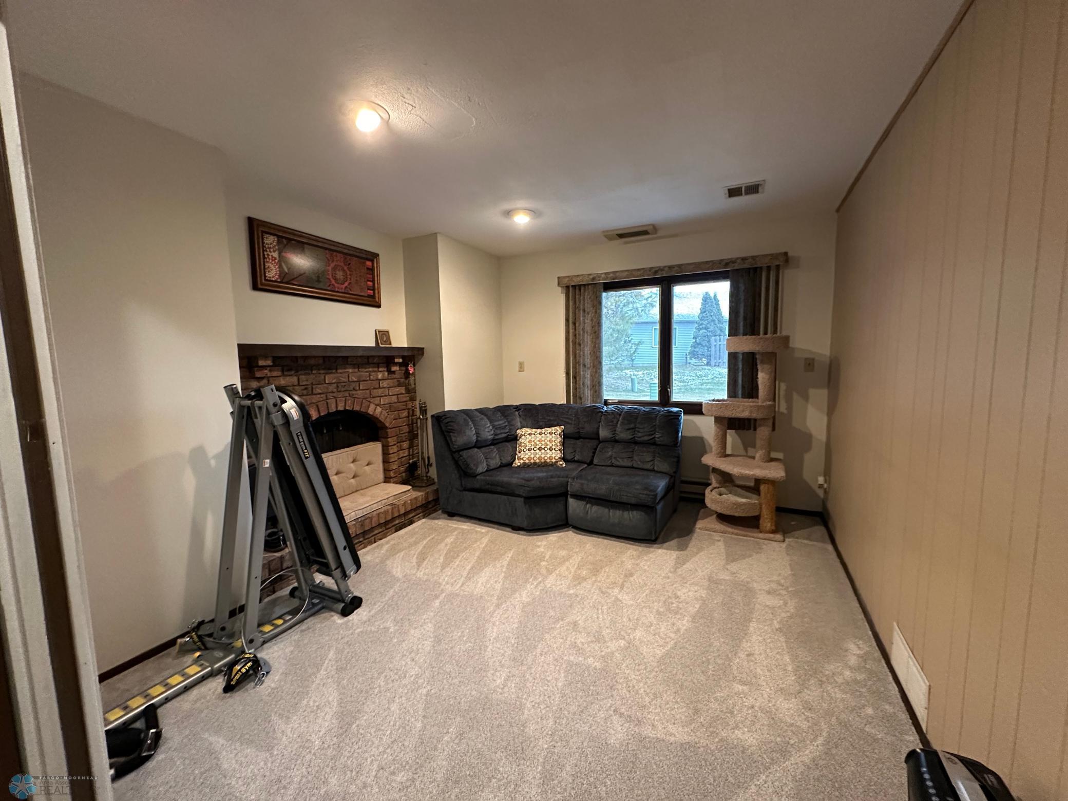 637 Beech Lane, Moorhead, Minnesota image 24