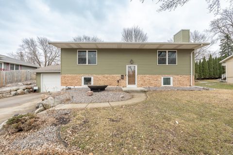 Homes For Sale - 107 S Belmont Drive<br/> Blue Earth County, Mankato, MN 56001
